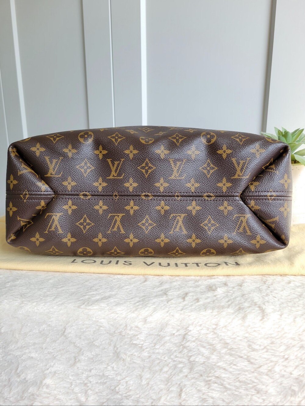 💕Authentic Louis Vuitton Hobo Bag SULLY MM Monogram "Very Rare & Discontinued" - Picture 16 of 17